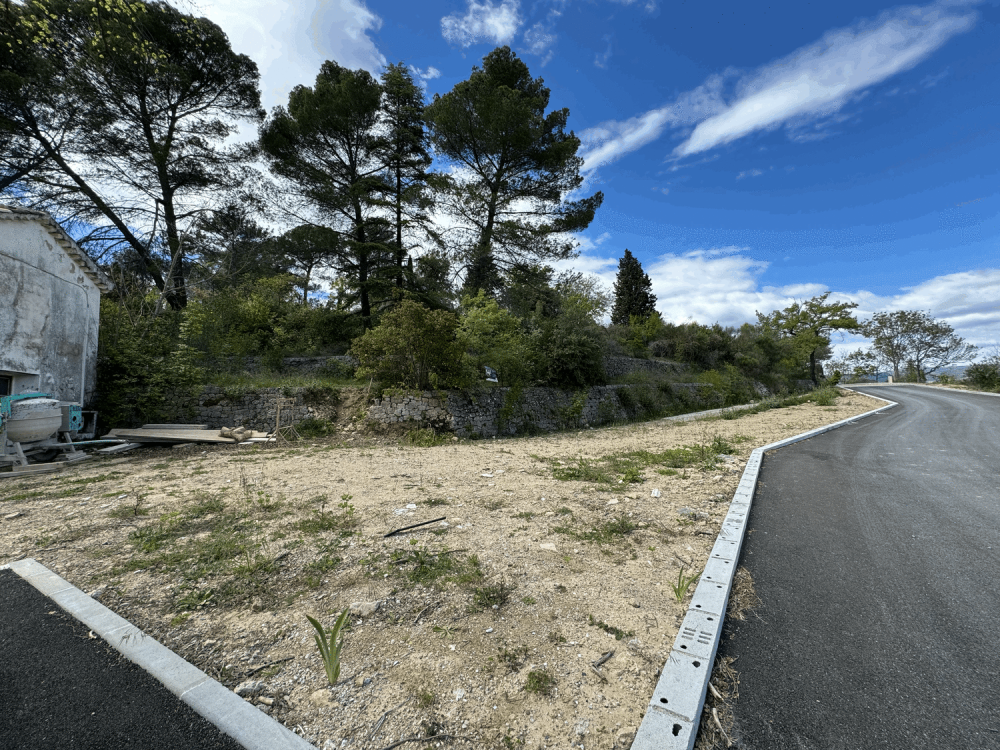 Terrain constructible viabilisé avec permis de construction à Draguignan